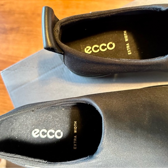 WOMEN’S ECCO ‘sneaker shoe’ Size 41 euro (10 US) Wide width. NEVER WORN
$20 - Picture 8 of 8